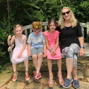 Meet your Posher, Laurie